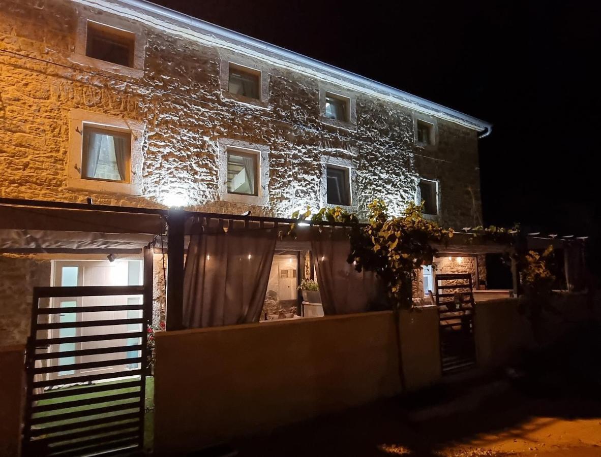 Vela & Vega Lägenhet Višnjan Exteriör bild